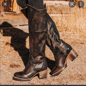 Freebird Calgary boots size 9 fit like 8 1/2